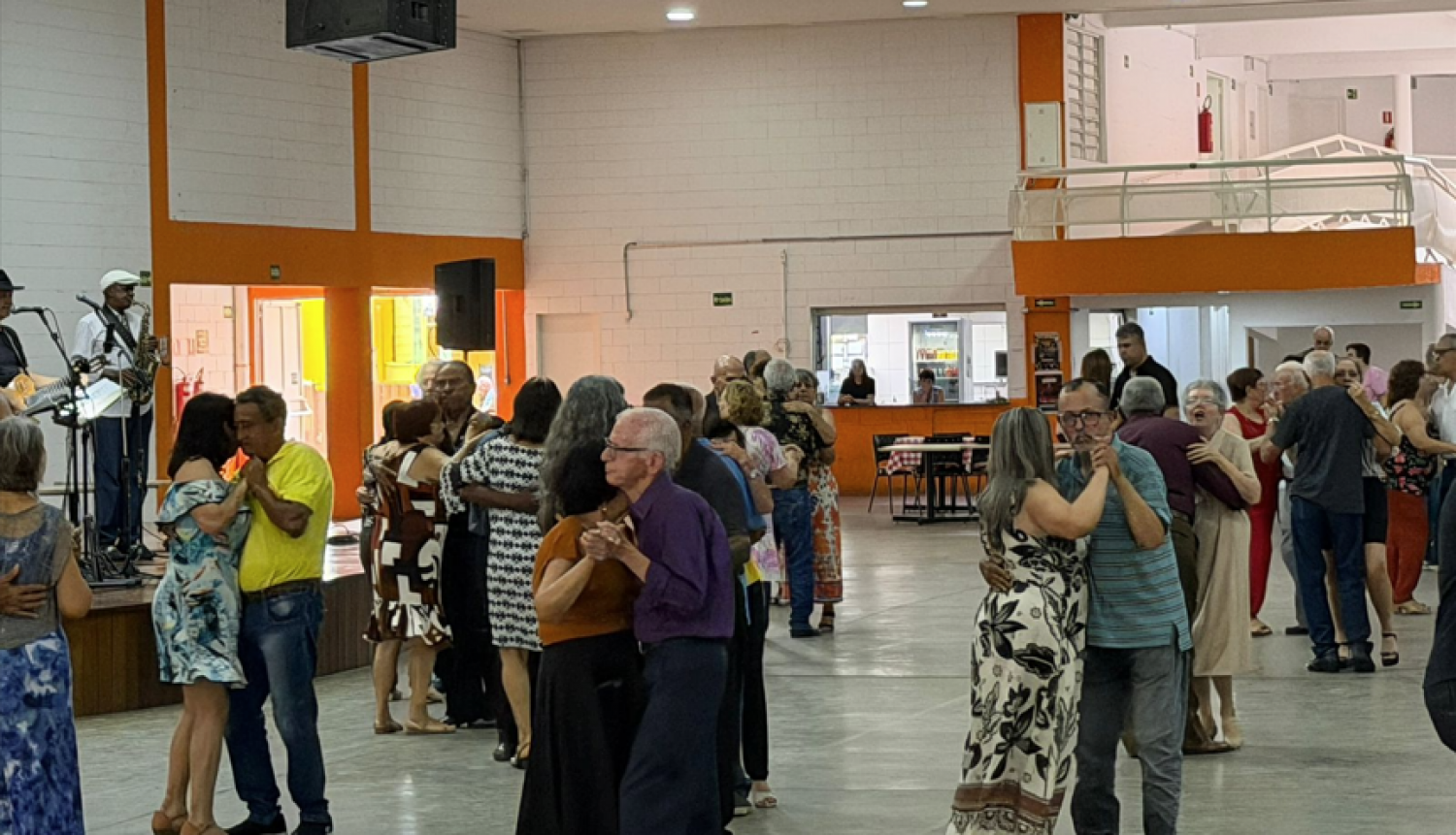 Última edição do Baile da Melhor Idade de 2025 acontece nesta quarta-feira no CIVI