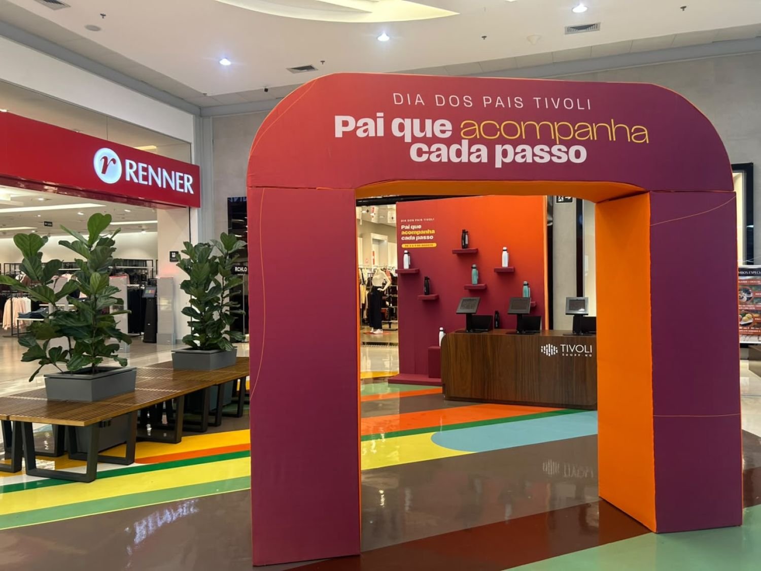Tivoli lança campanha do Dia dos Pais presenteando clientes com brinde especial