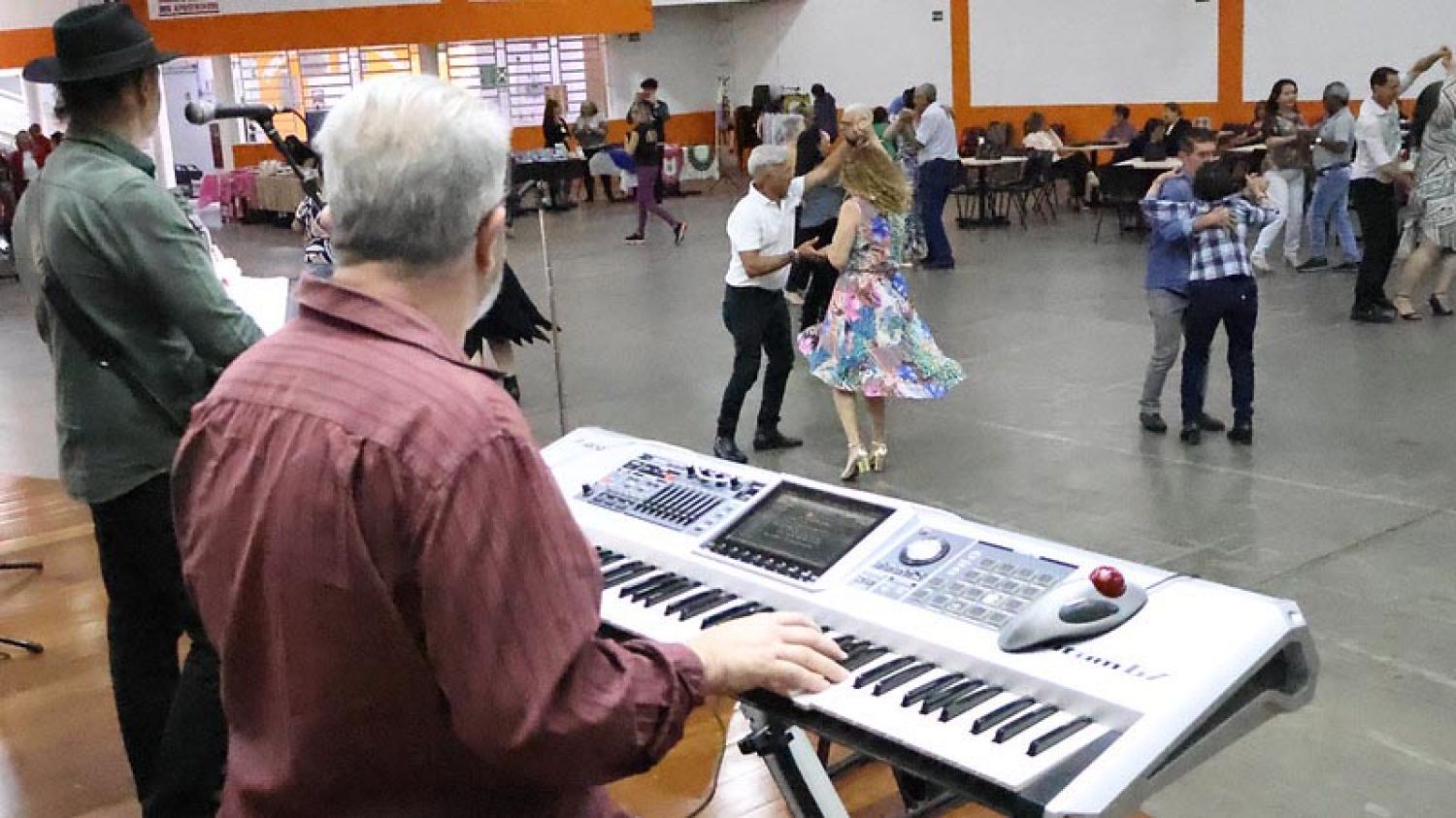 Baile da Melhor Idade acontece nesta quarta-feira no CIVI de Americana