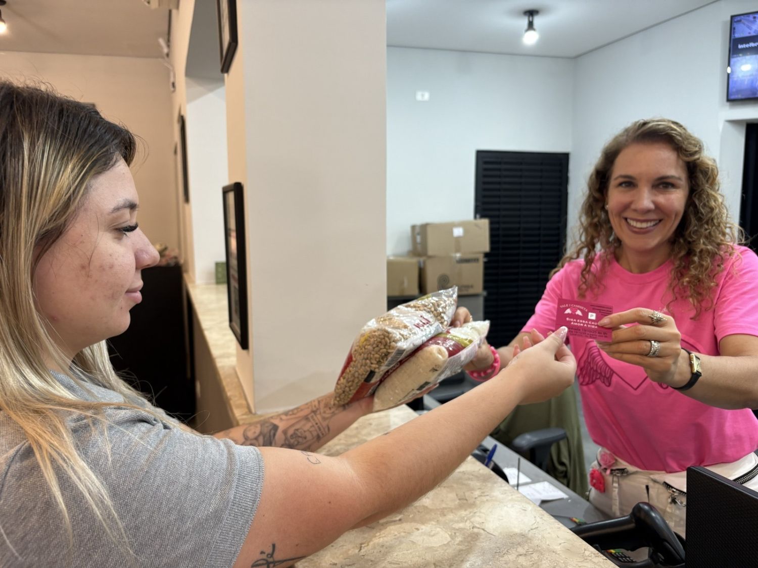 Rosa do Bem começa a troca do vale-camiseta da 16ª Caminhada por Amor à Vida nesta quinta-feira