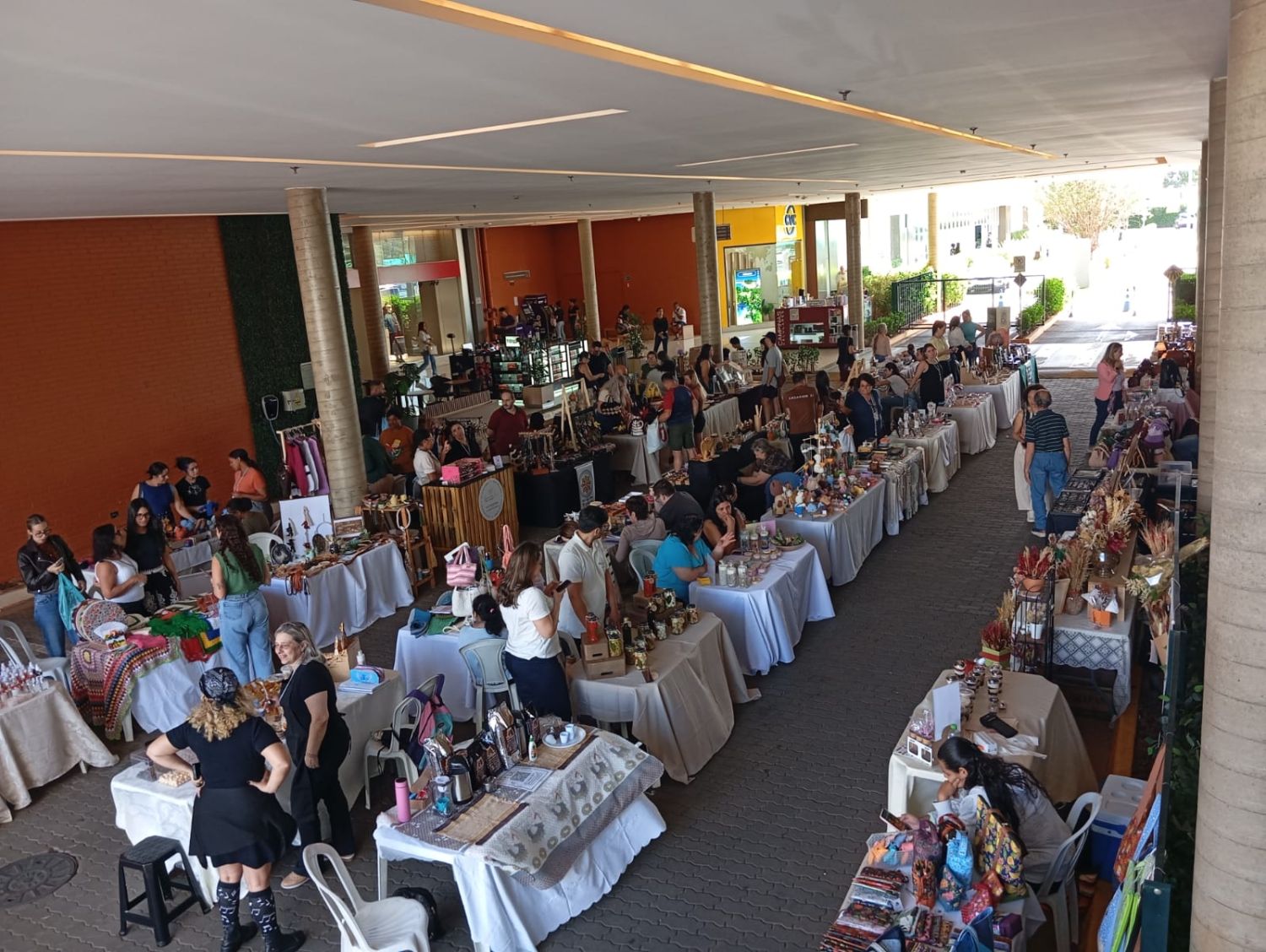 Programação especial do fim de semana no Shopping ParkCity Sumaré reúne jogos gigantes, torneio de xadrez e artesanato